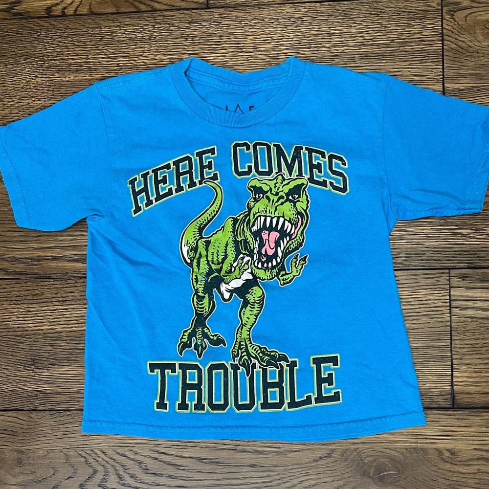 Here Comes Trouble Dinosaur Graphic Kids T-Shirt